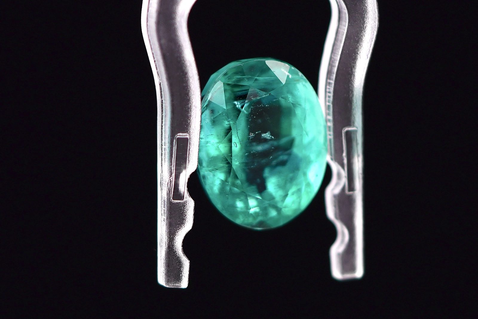 3.30 cts Natural Zambian Emerald Loose Gemstone — view 4