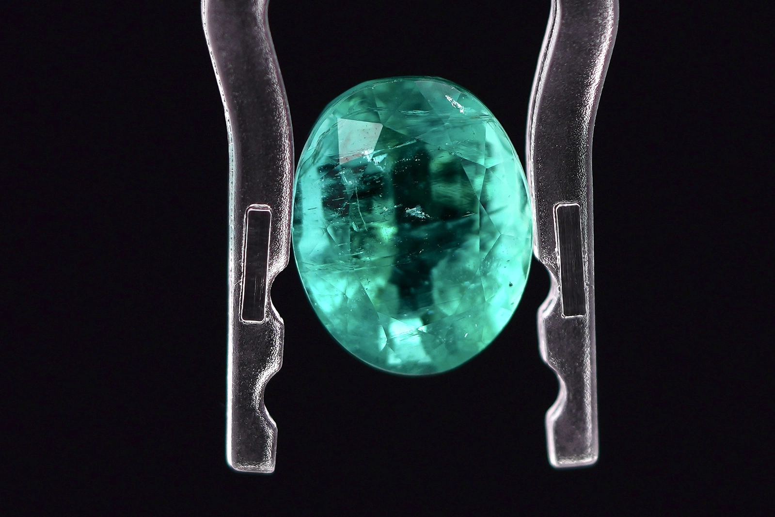 3.30 cts Natural Zambian Emerald Loose Gemstone — view 5