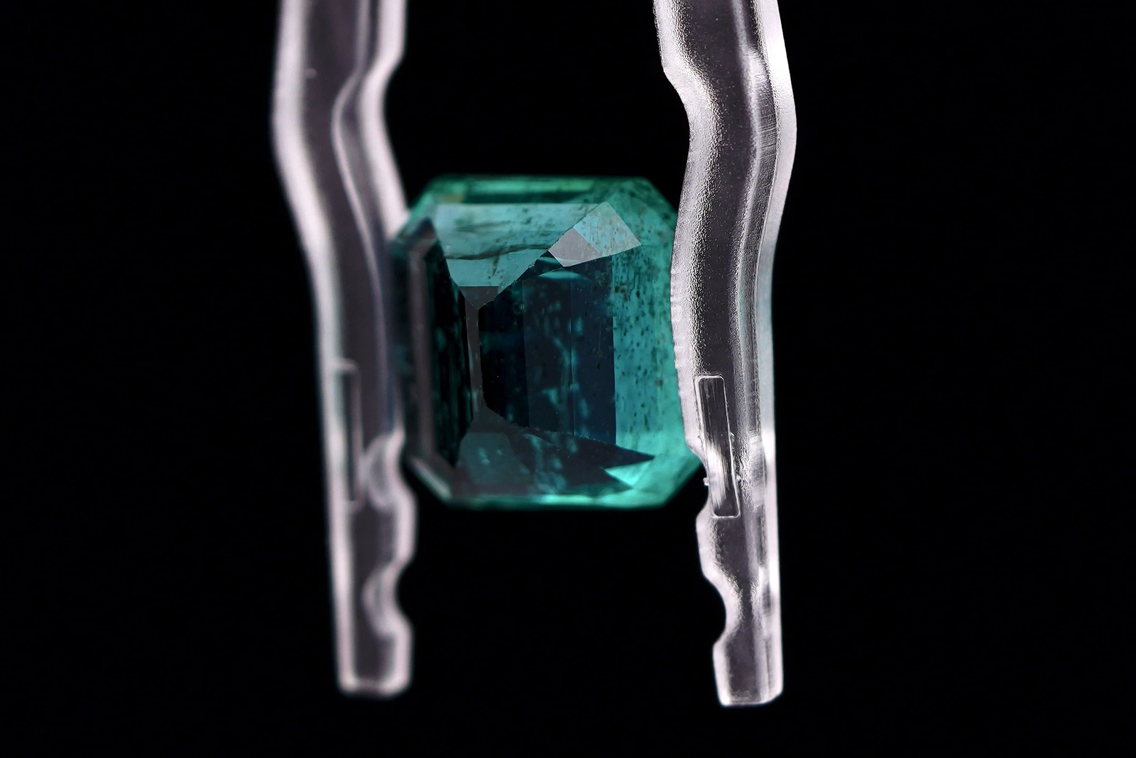 3.99 cts Natural Zambian Emerald Loose Gemstone — view 2
