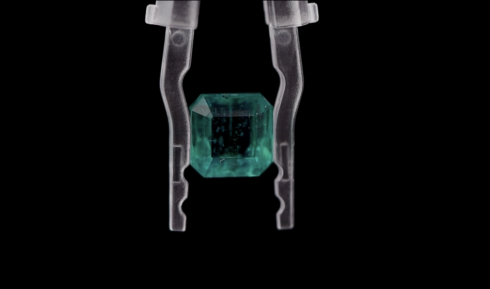 3.99 cts Natural Zambian Emerald Loose Gemstone — view 3