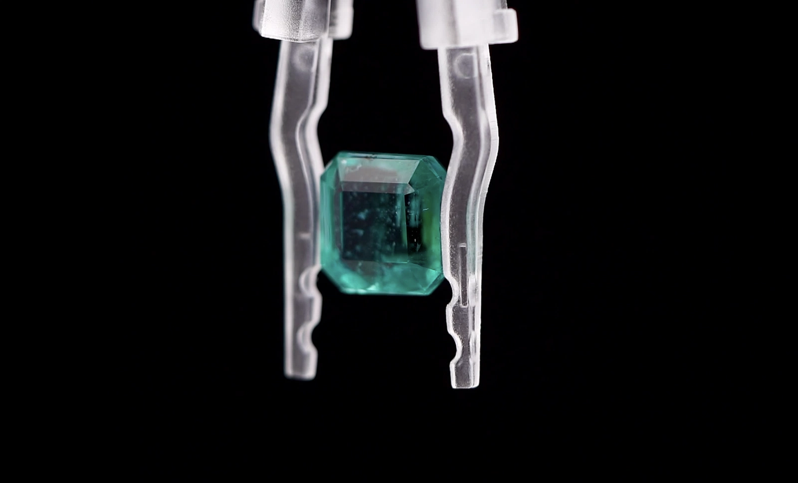 3.99 cts Natural Zambian Emerald Loose Gemstone — view 4