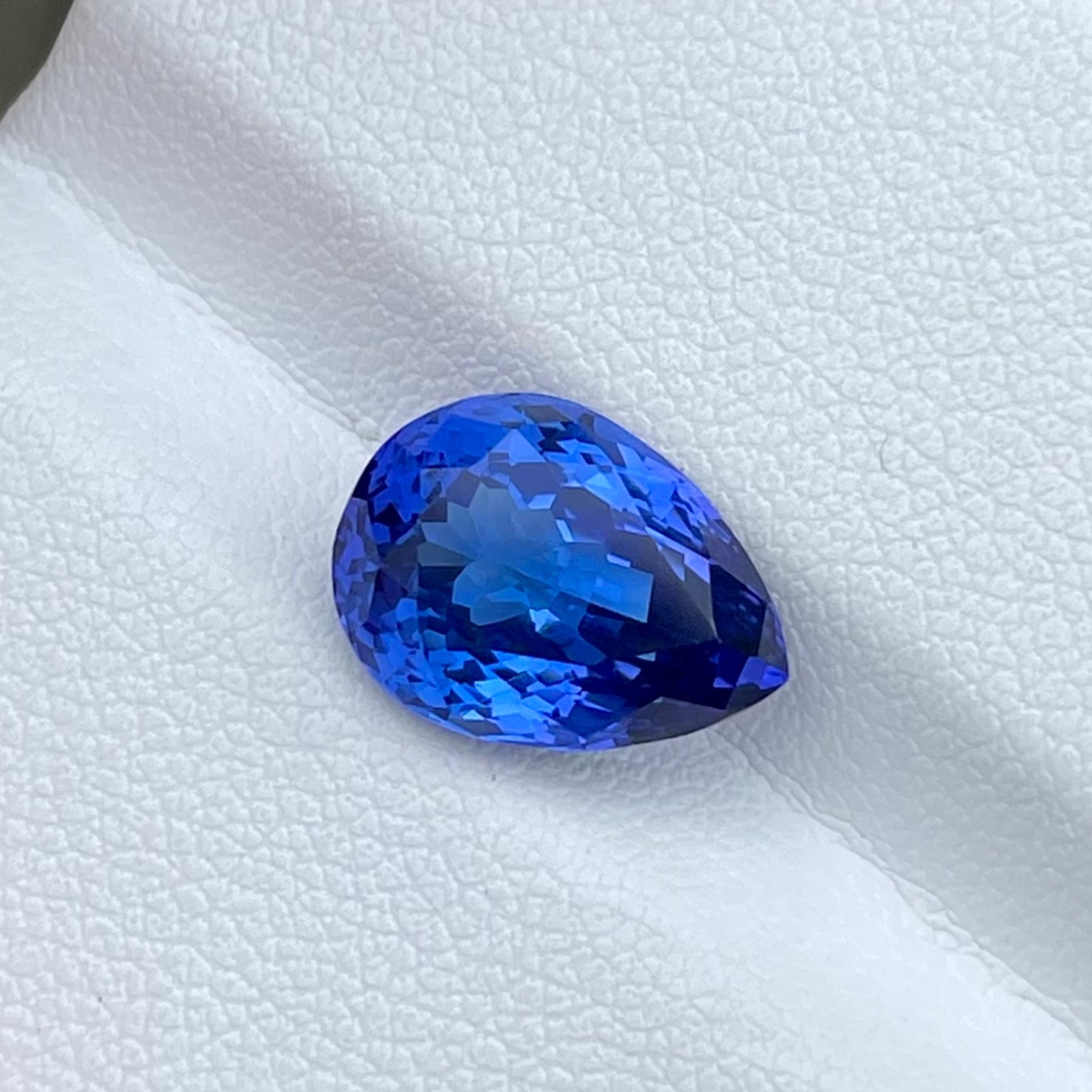 4.50 Carats Natural Pear Shaped Tanzanite — view 4