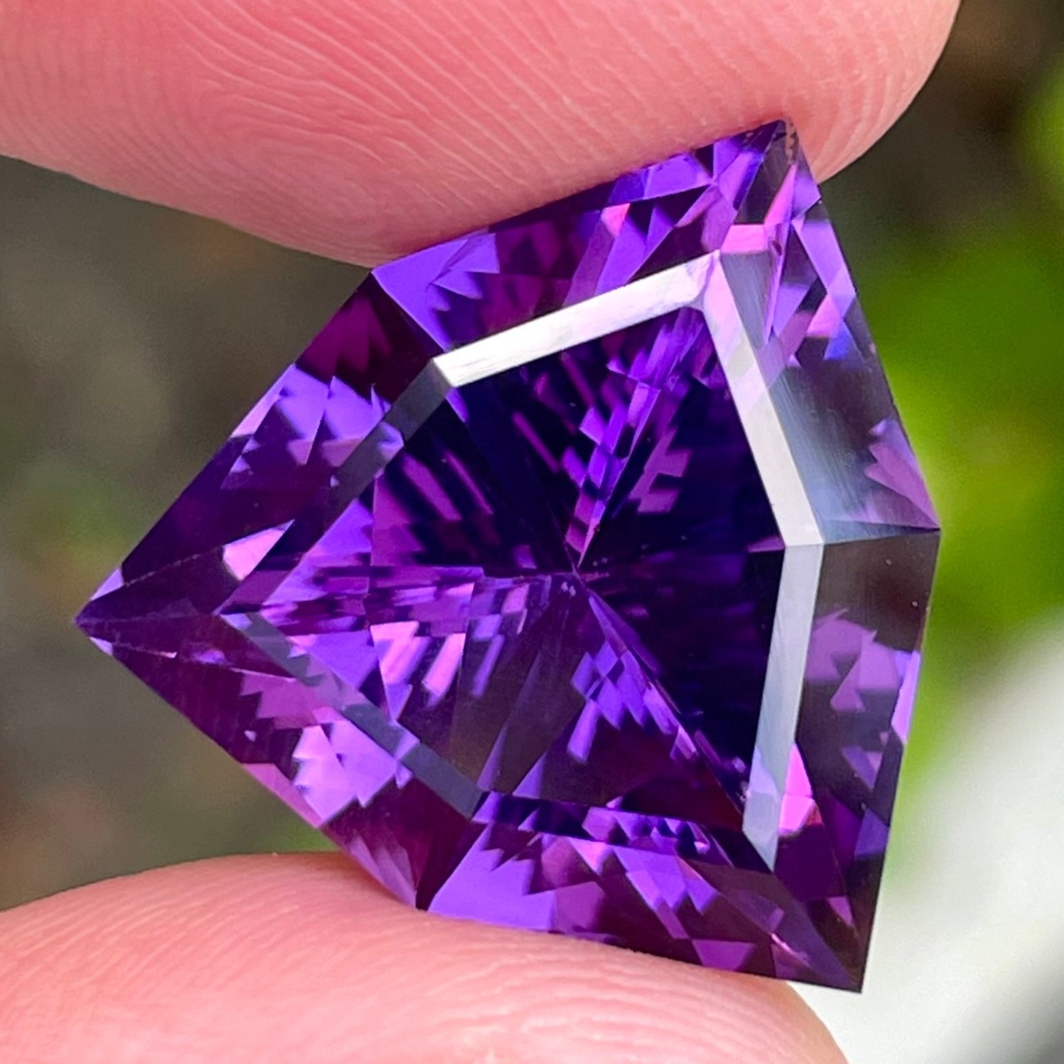 15.85 Carats Royal Purple Amethyst — view 4