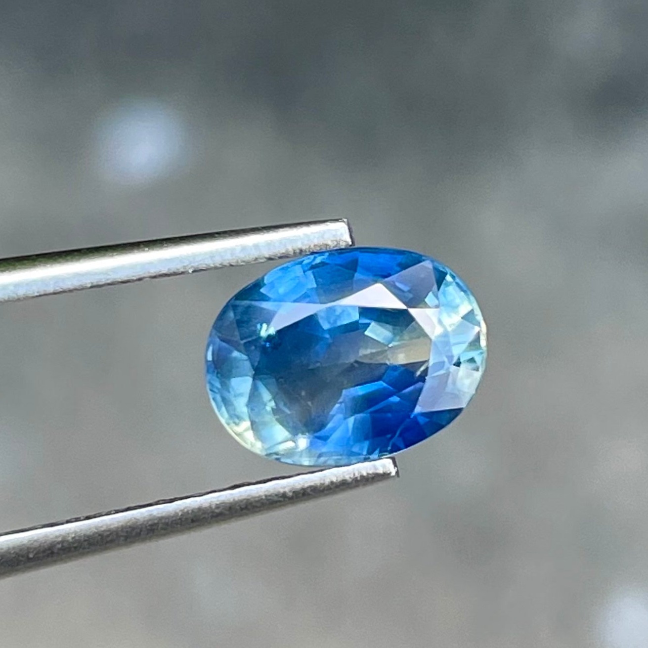 2.00 Carats Parti sapphire