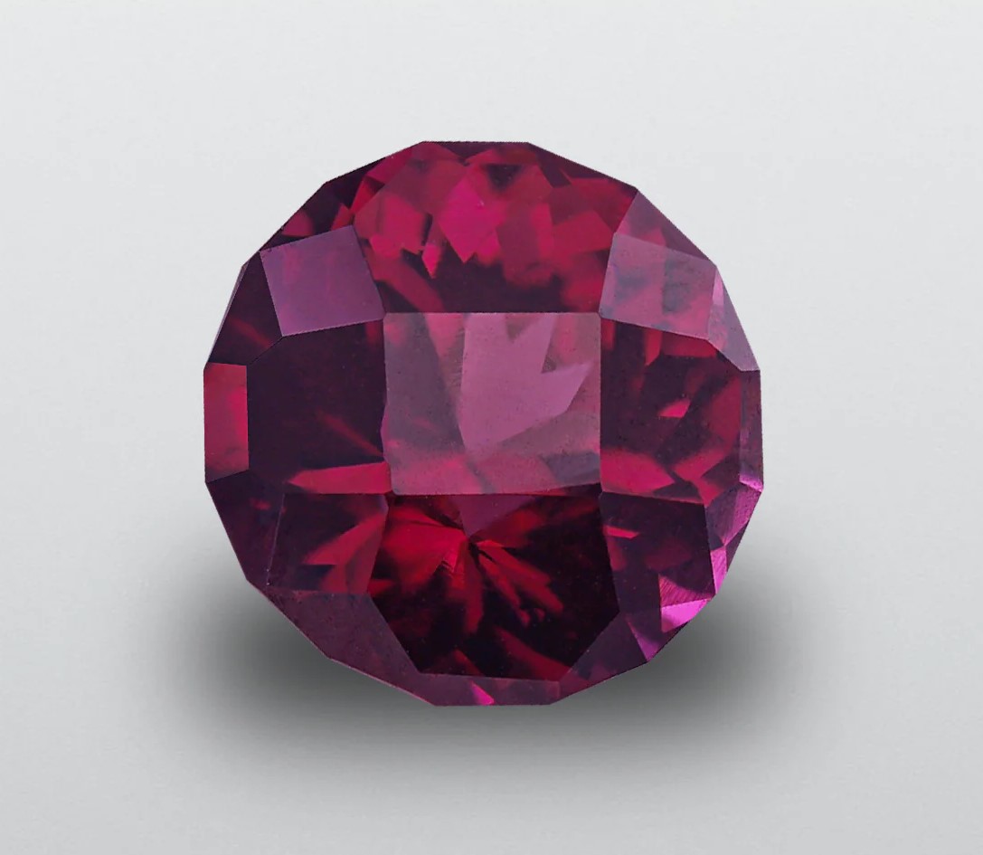 Red Natural Garnet — view 4