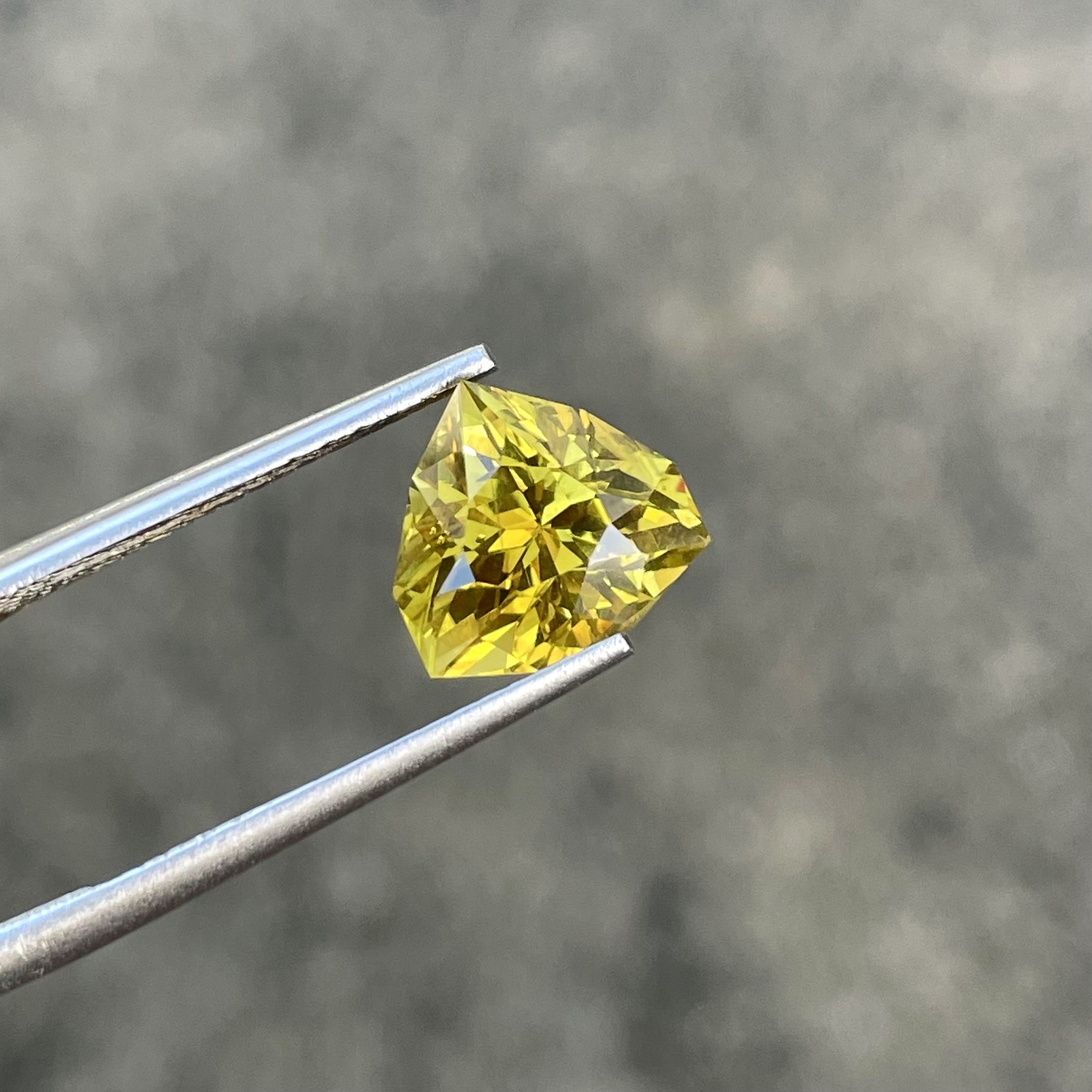3.70 Carats Yellow Chrysoberyl — view 3