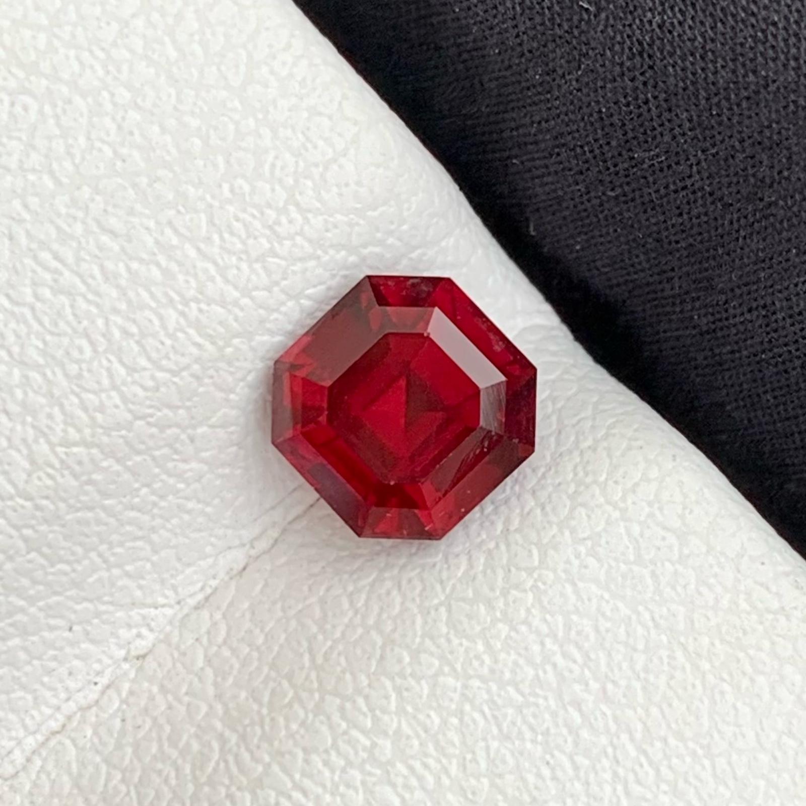 1.70 Carats Rhodolite Garnet — view 4