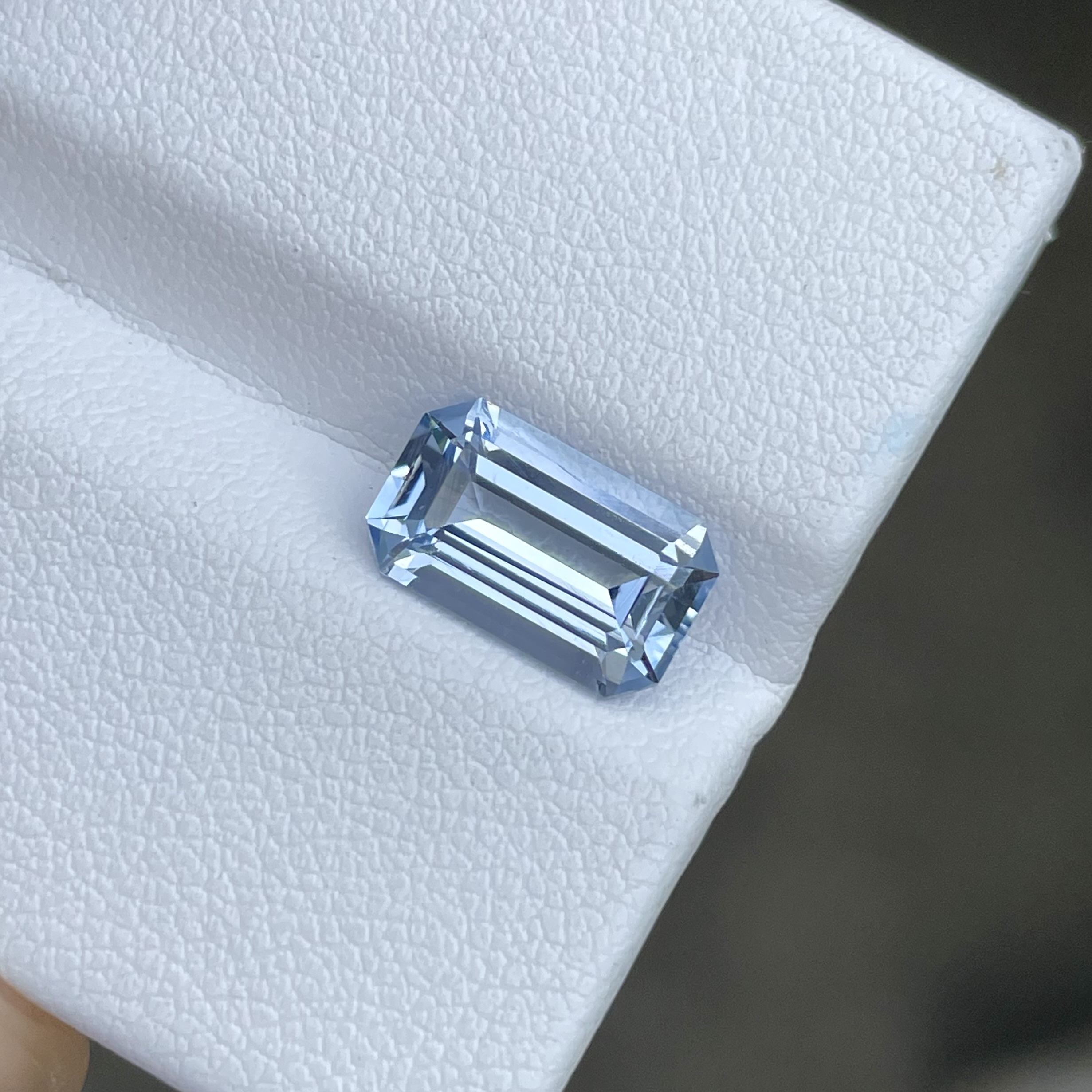 2.60 Carats Octagon Shape Ice Blue Aquamarine Loose Gemstone — view 1