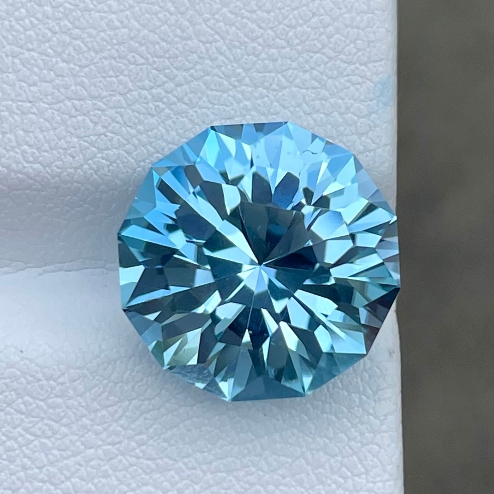 12.10 Carats Round Swiss Blue Topaz Loose Gemstone