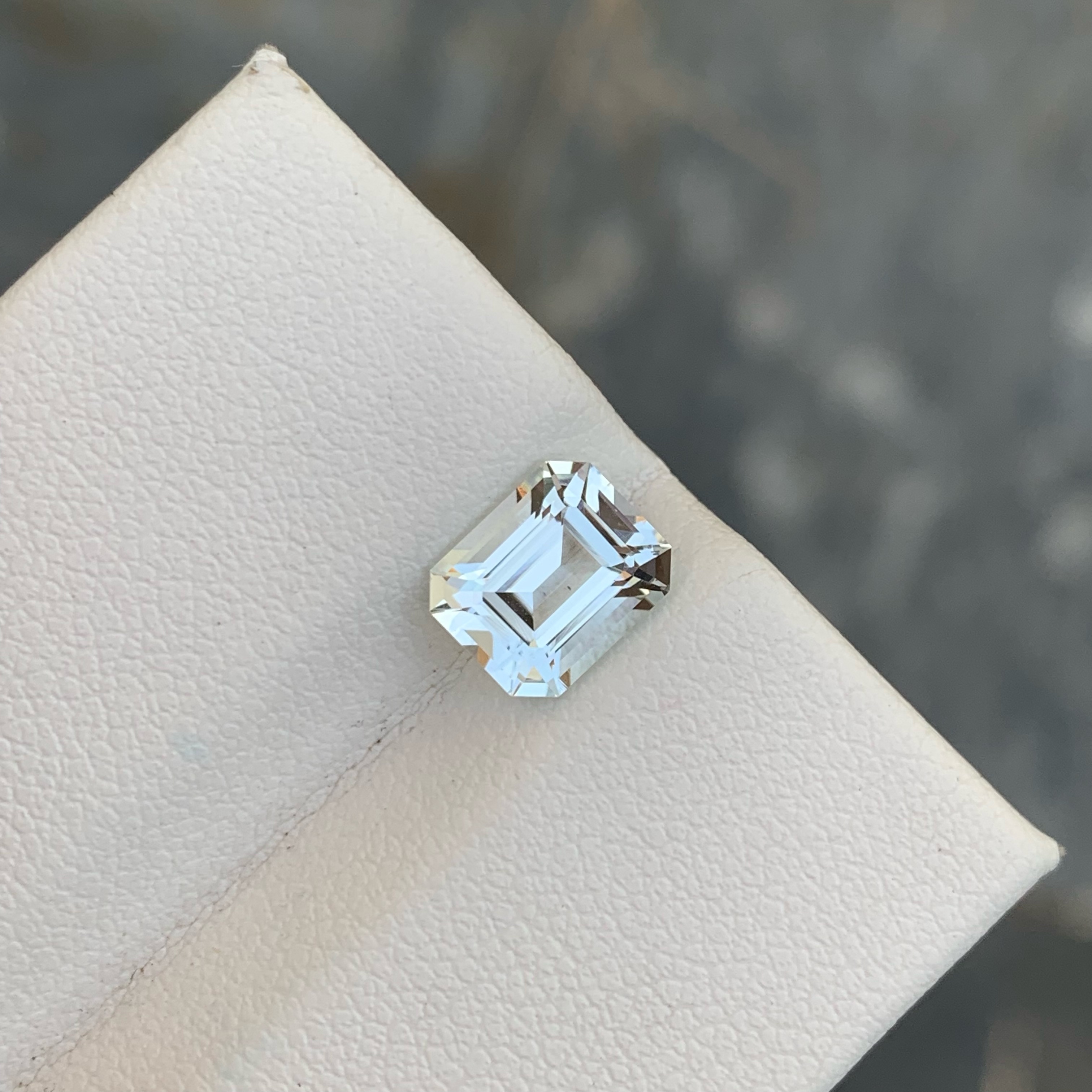 1.85 Carats Octagon Shape Aquamarine Loose Gemstone — view 1