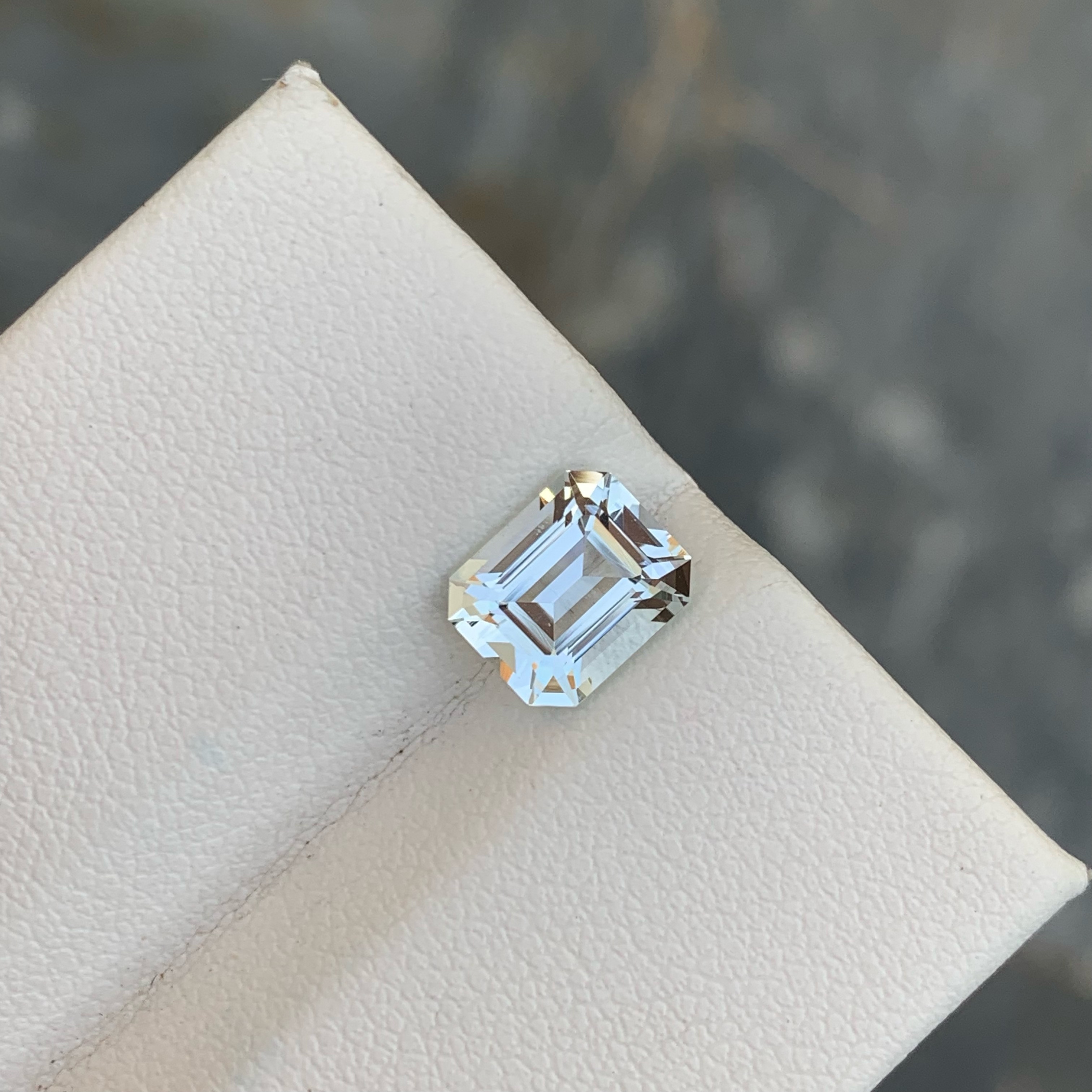 1.85 Carats Octagon Shape Aquamarine Loose Gemstone — view 2