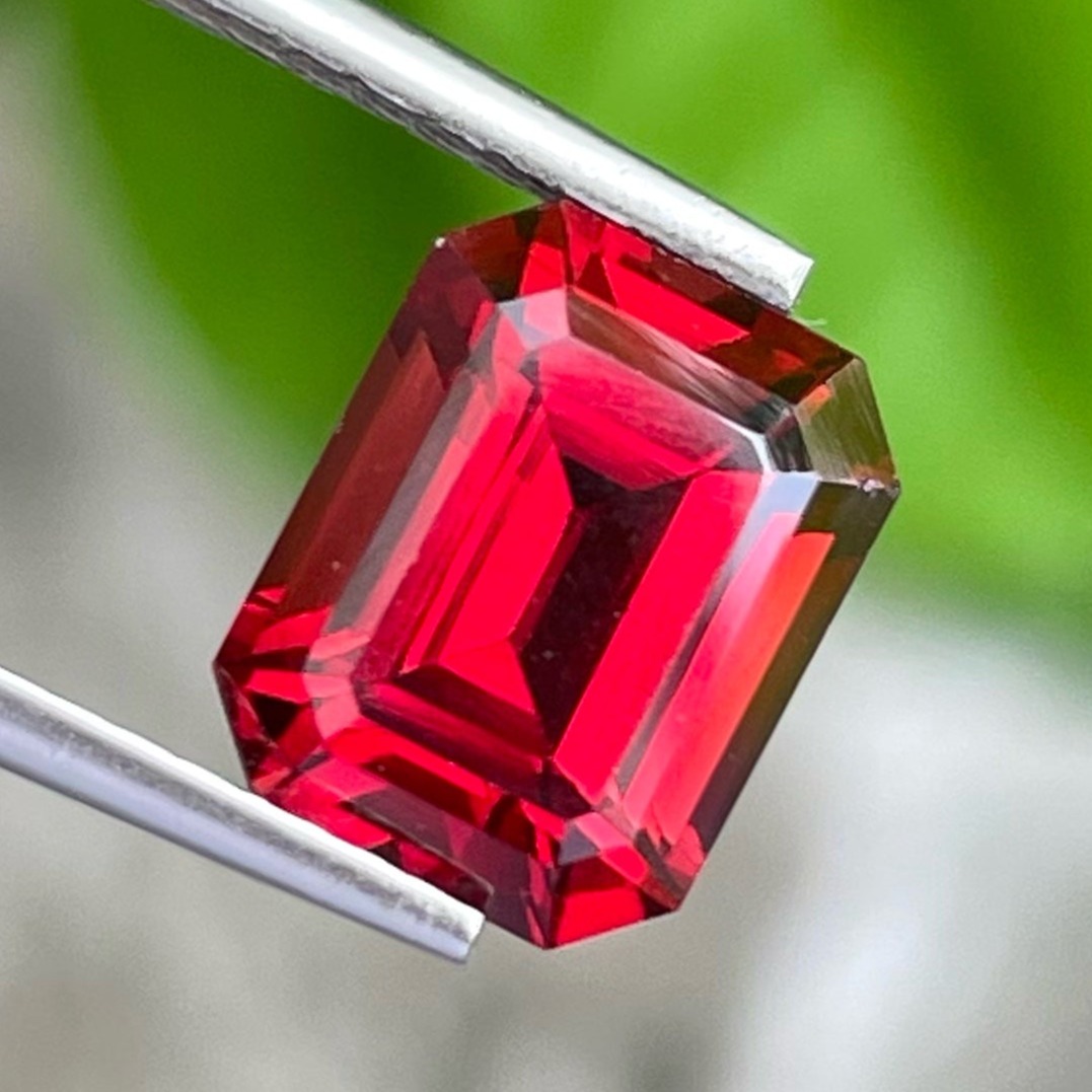 3.35 Carats Octagon Shape Natural Garnet Loose Gemstone