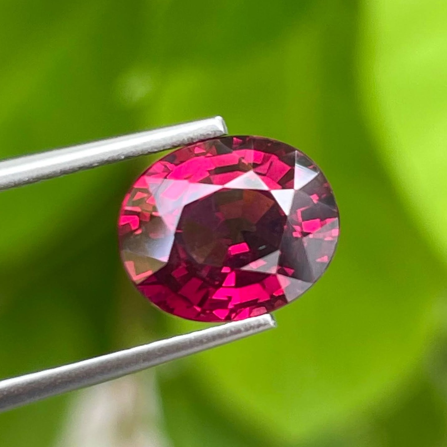 3.95 Carats Rhodolite Garnet