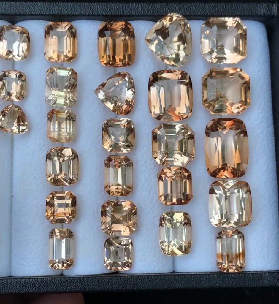 286.24 Carats Golden Topaz lot From Pakistan Loose Gemstone — view 1