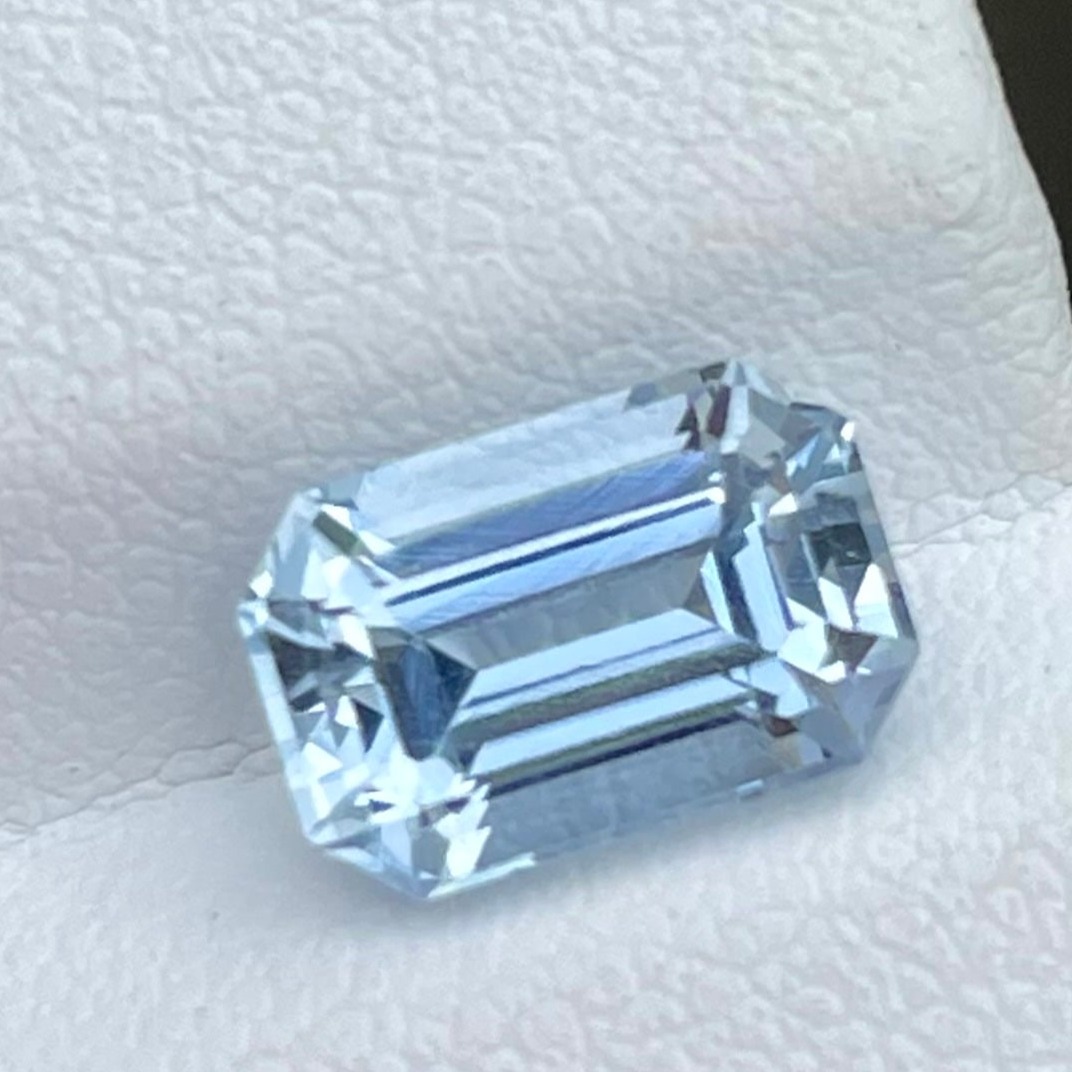 Sea Blue Aquamarine Gem — view 1