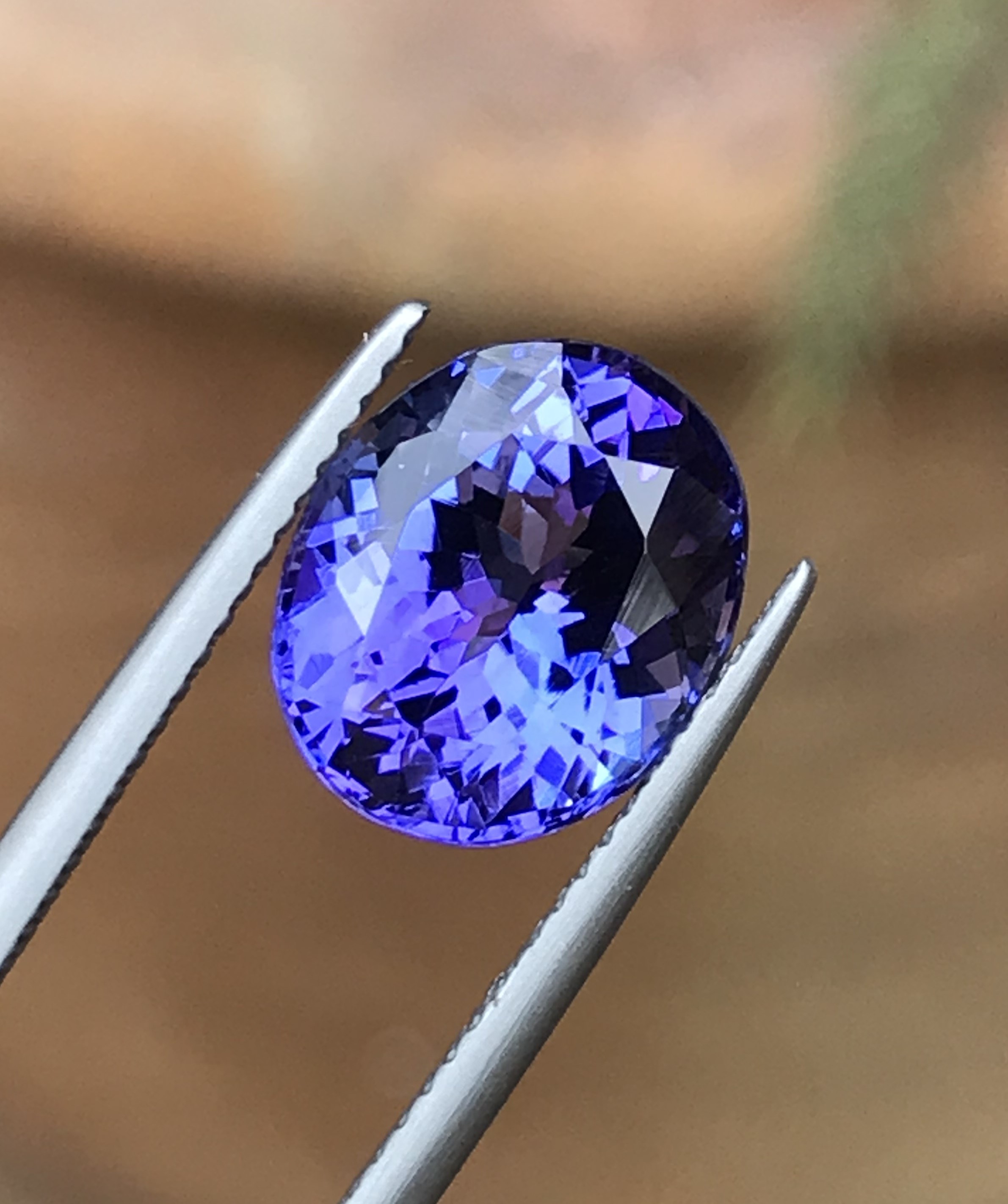 4.68 Carats Natural Tanzanite — view 1
