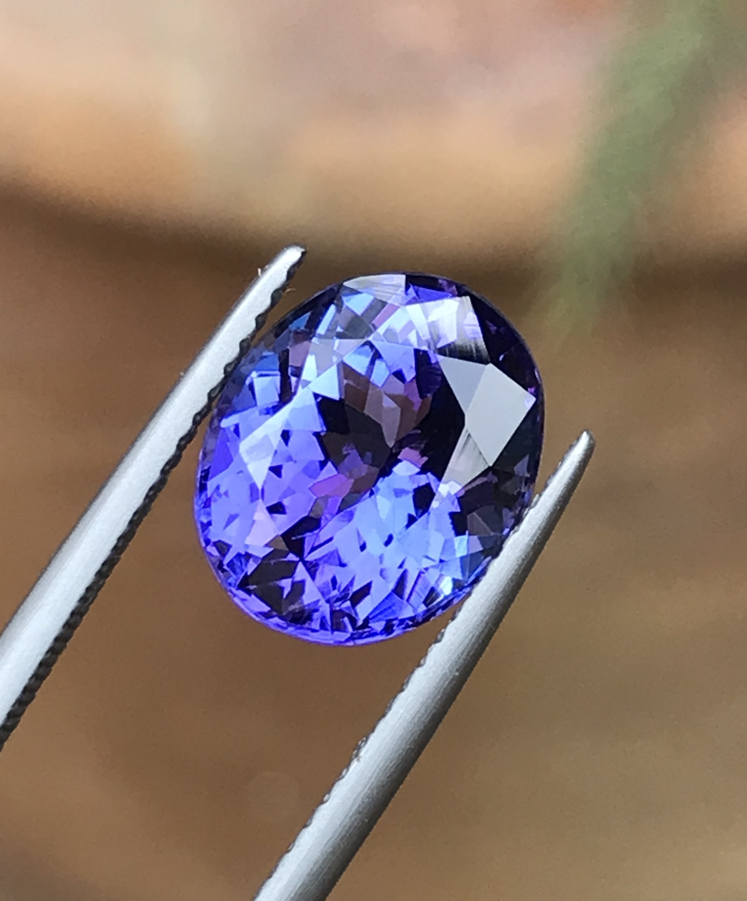4.68 Carats Natural Tanzanite — view 2