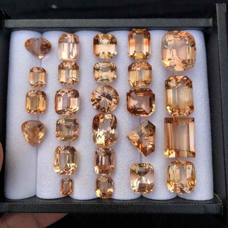 309.49 carats Topaz Lot From Pakistan Loose Gemstone — view 2
