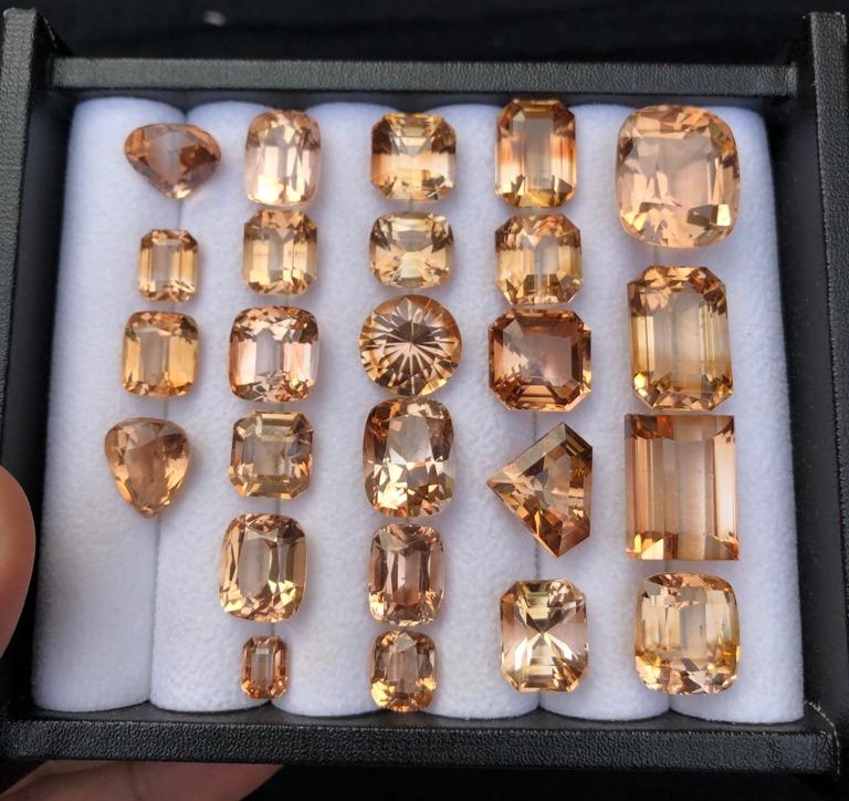 309.49 carats Topaz Lot From Pakistan Loose Gemstone — view 3