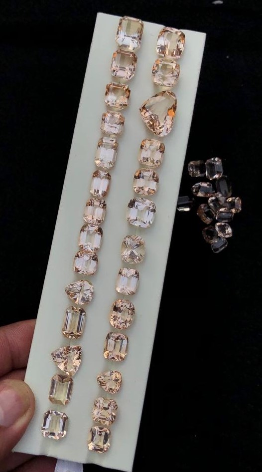 269.69 carats Topaz Lot From Pakistan Loose Gemstone — view 2