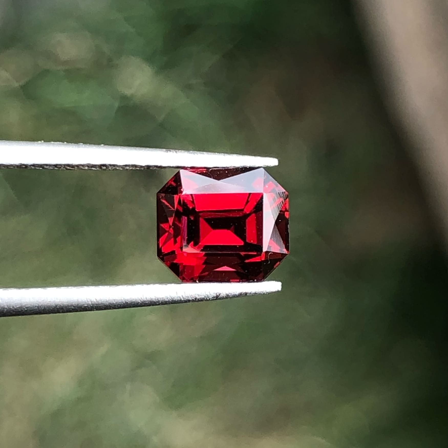 1.90 Carats Rhodolite Garnet From Africa Loose Gemstone — view 1
