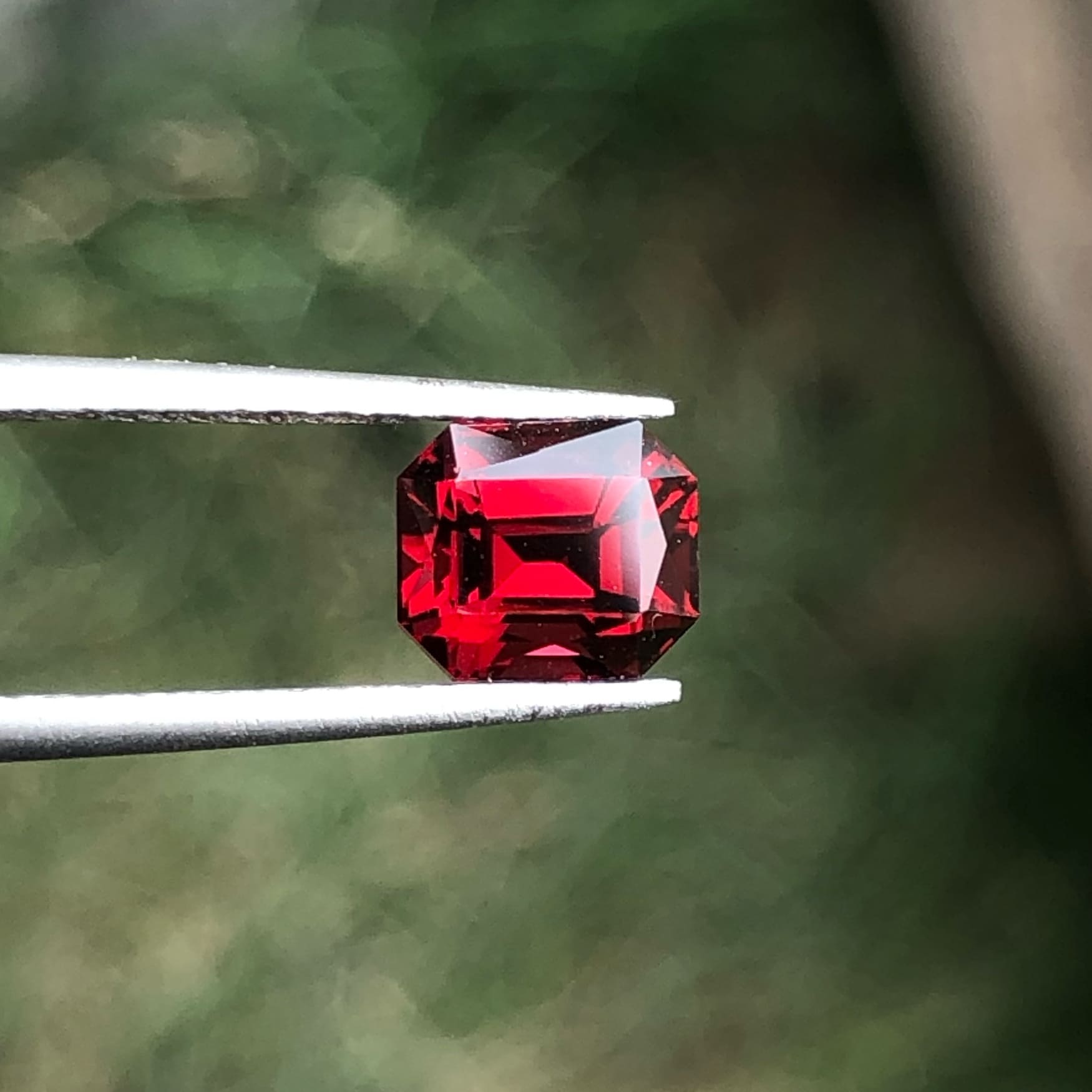 1.90 Carats Rhodolite Garnet From Africa Loose Gemstone — view 4