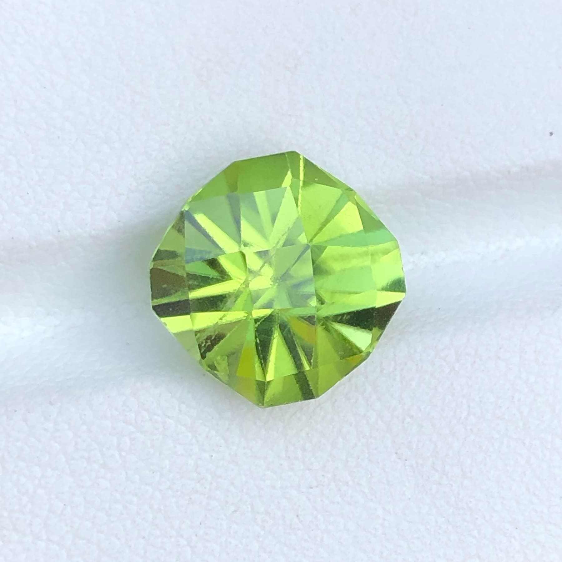 6.70 Carats Apple Green Peridot  From Pakistan Loose Gemstone — view 1