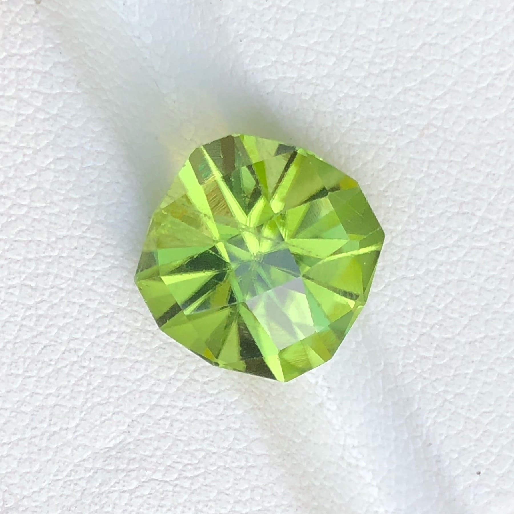 6.70 Carats Apple Green Peridot  From Pakistan Loose Gemstone — view 2