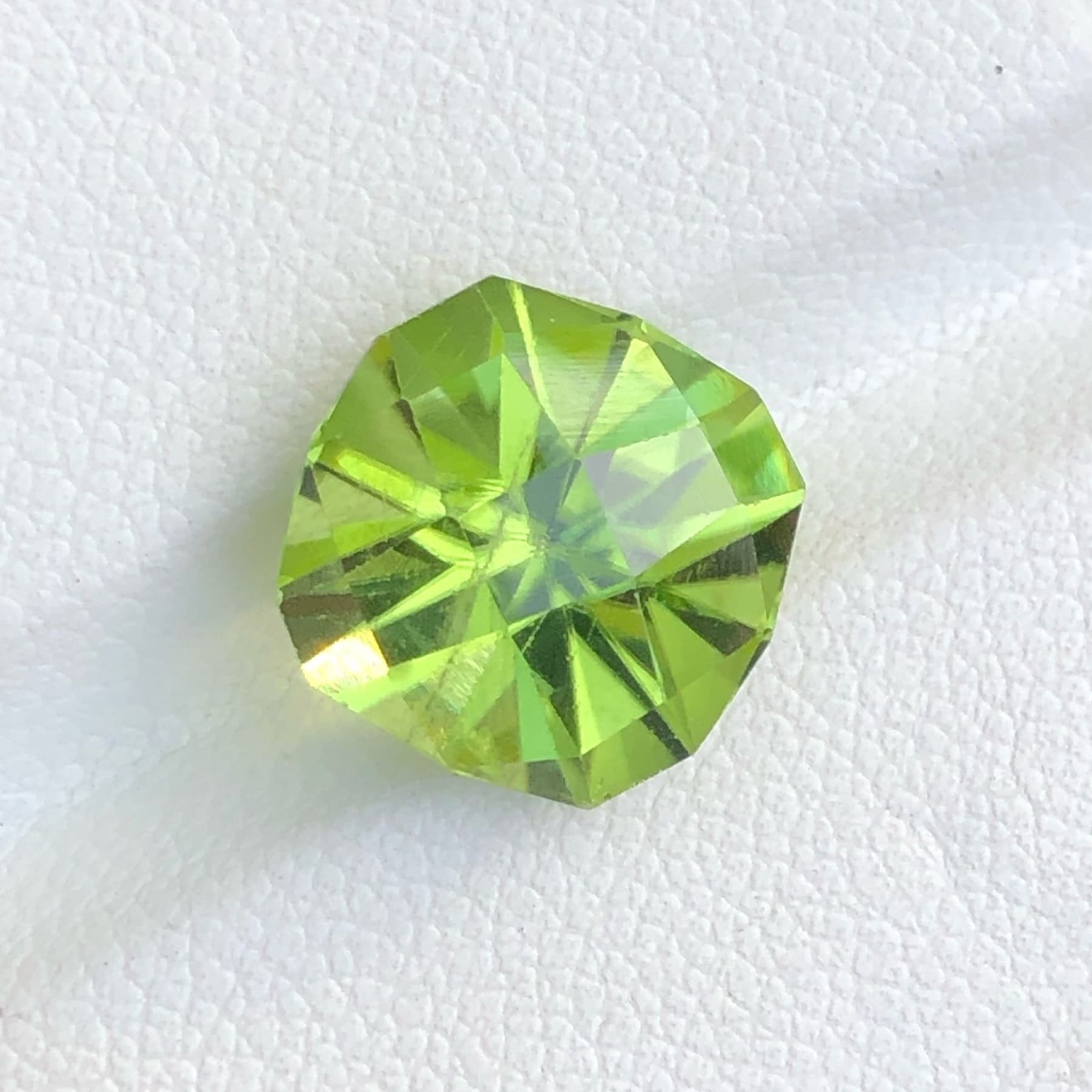 6.70 Carats Apple Green Peridot  From Pakistan Loose Gemstone — view 3