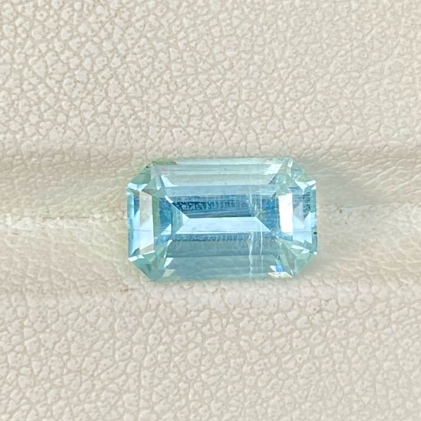 2.25 Carats Beautiful Freezy Icy Blue Aquamarine — view 1