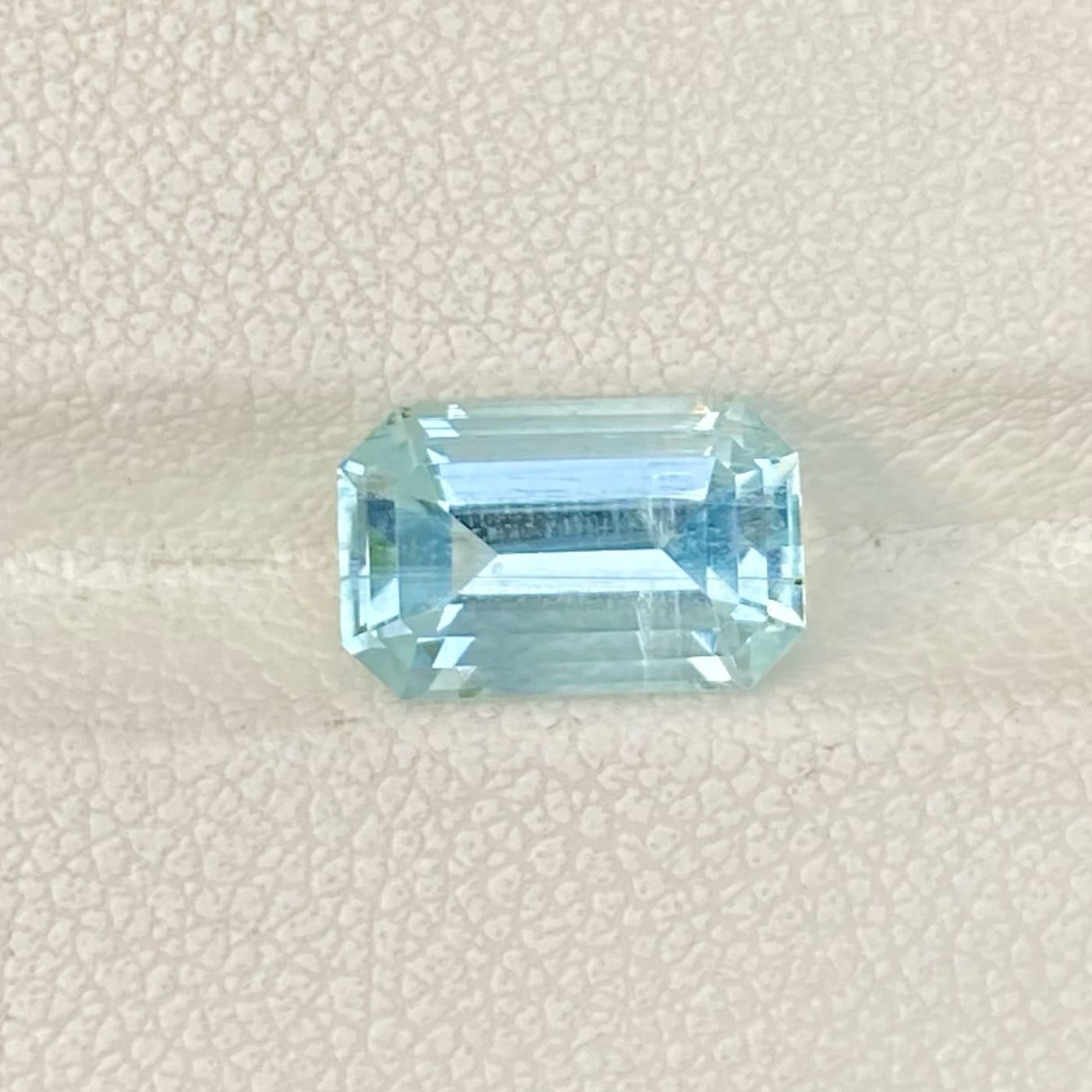 2.25 Carats Beautiful Freezy Icy Blue Aquamarine — view 3