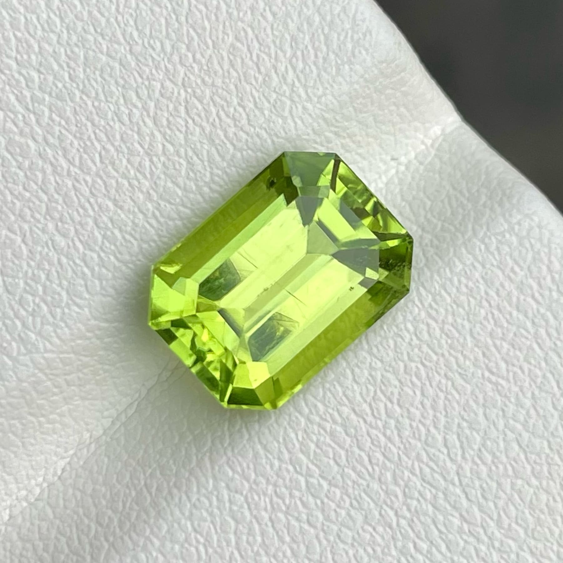 6.12 carats Soft Green Peridot gemstone from Pakistan Loose Gemstone — view 2