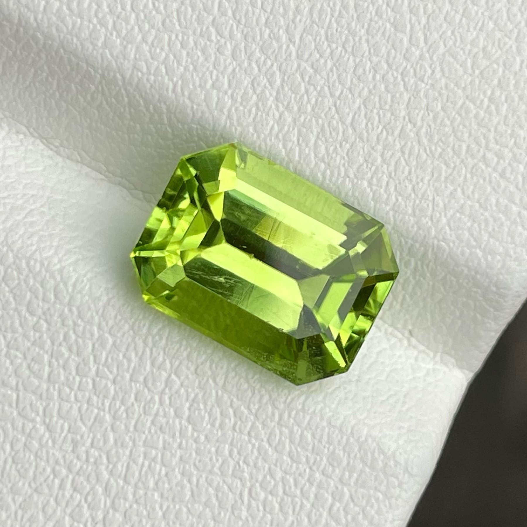 6.12 carats Soft Green Peridot gemstone from Pakistan Loose Gemstone — view 3