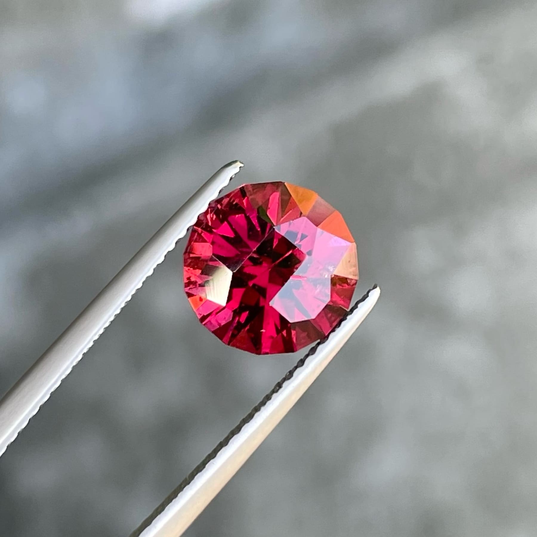 3.02 carats Pinkish Red Garnet from Africa Loose Gemstone — view 1