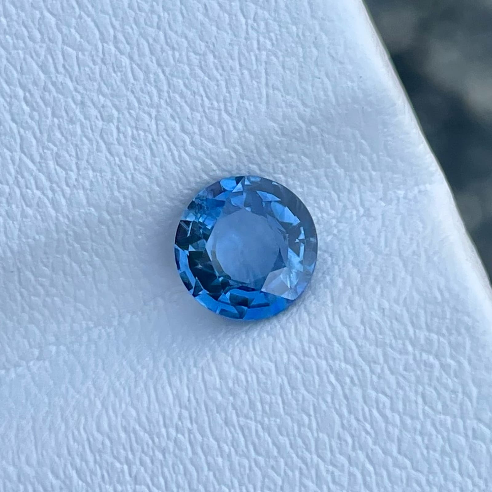 1.37 Carats Cornflower Blue Sapphire from Sri Lanka Loose Gemstone