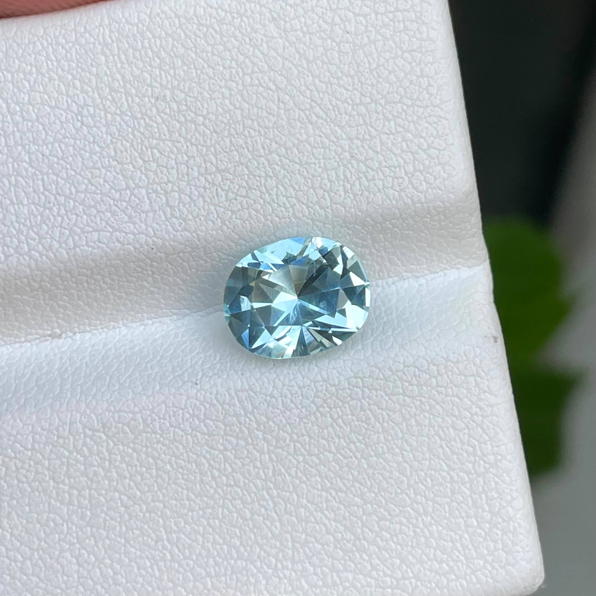 2.30 Carats Sea-Blue Aquamarine Oval Cut Natural Madagascar's Gemstone — view 4