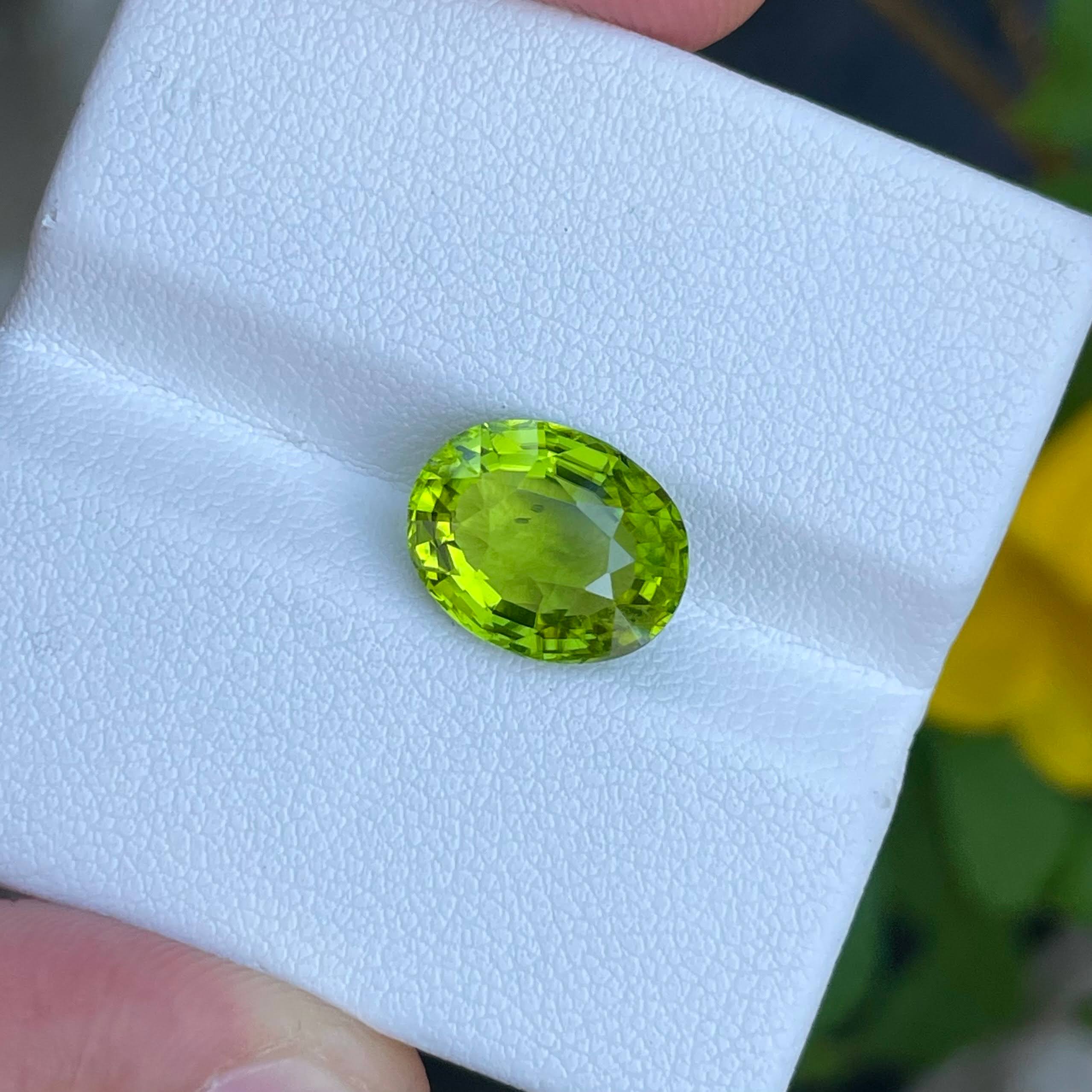 4.75 Carats Green Peridot Stone Fancy Oval Cut Natural Pakistani Gemstone