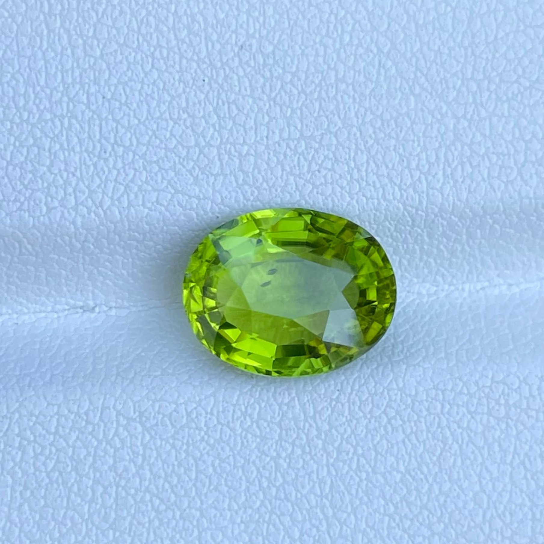4.55 Carats Green Peridot Stone Fancy Oval Cut Natural Pakistani Gemstone — view 5