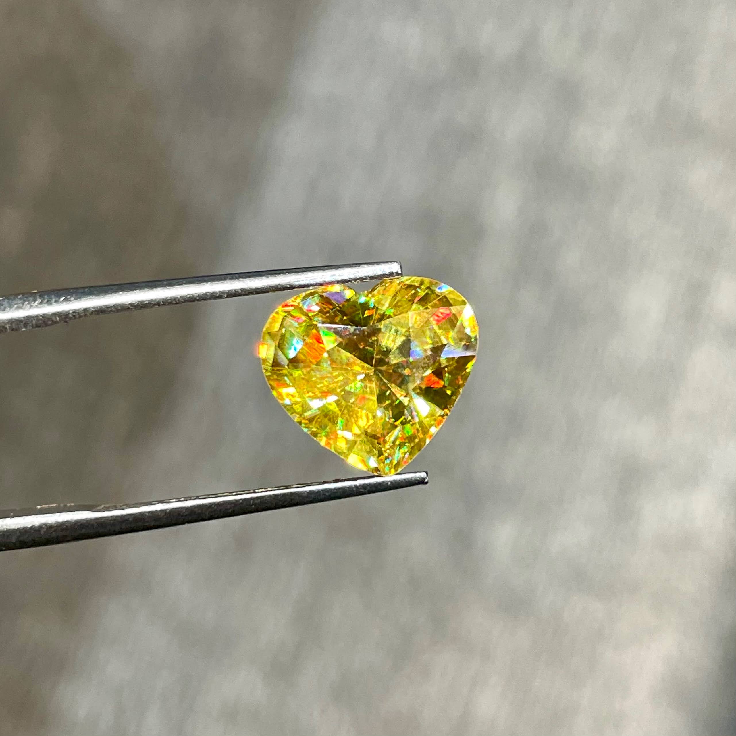 4.50 Carats Fine Quality Sphene Stone Heart Shaped Madagascar's Gemstone — view 2