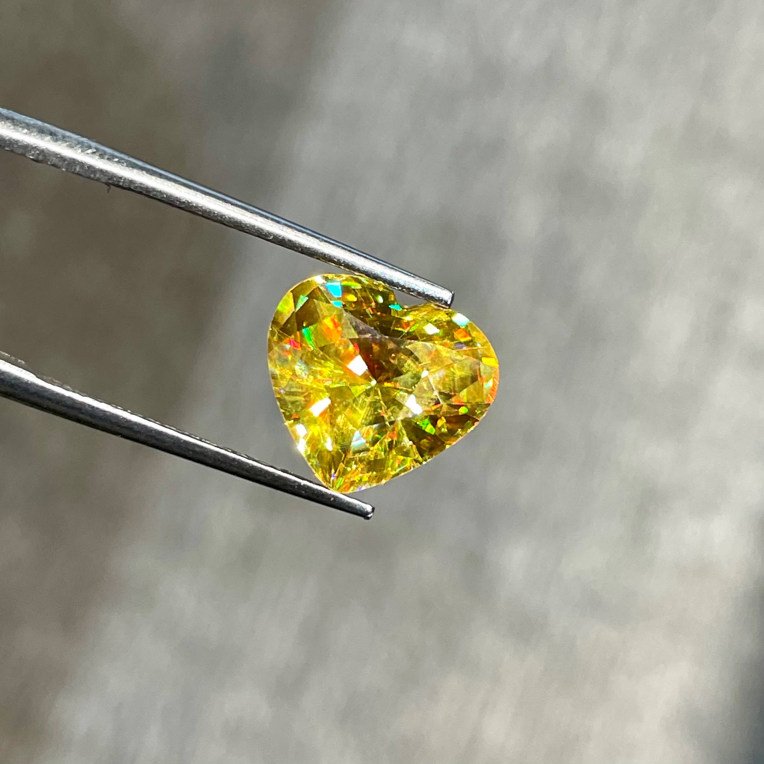 4.50 Carats Fine Quality Sphene Stone Heart Shaped Madagascar's Gemstone — view 3