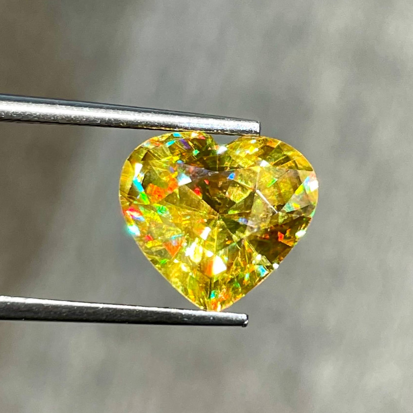 4.50 Carats Fine Quality Sphene Stone Heart Shaped Madagascar's Gemstone — view 4