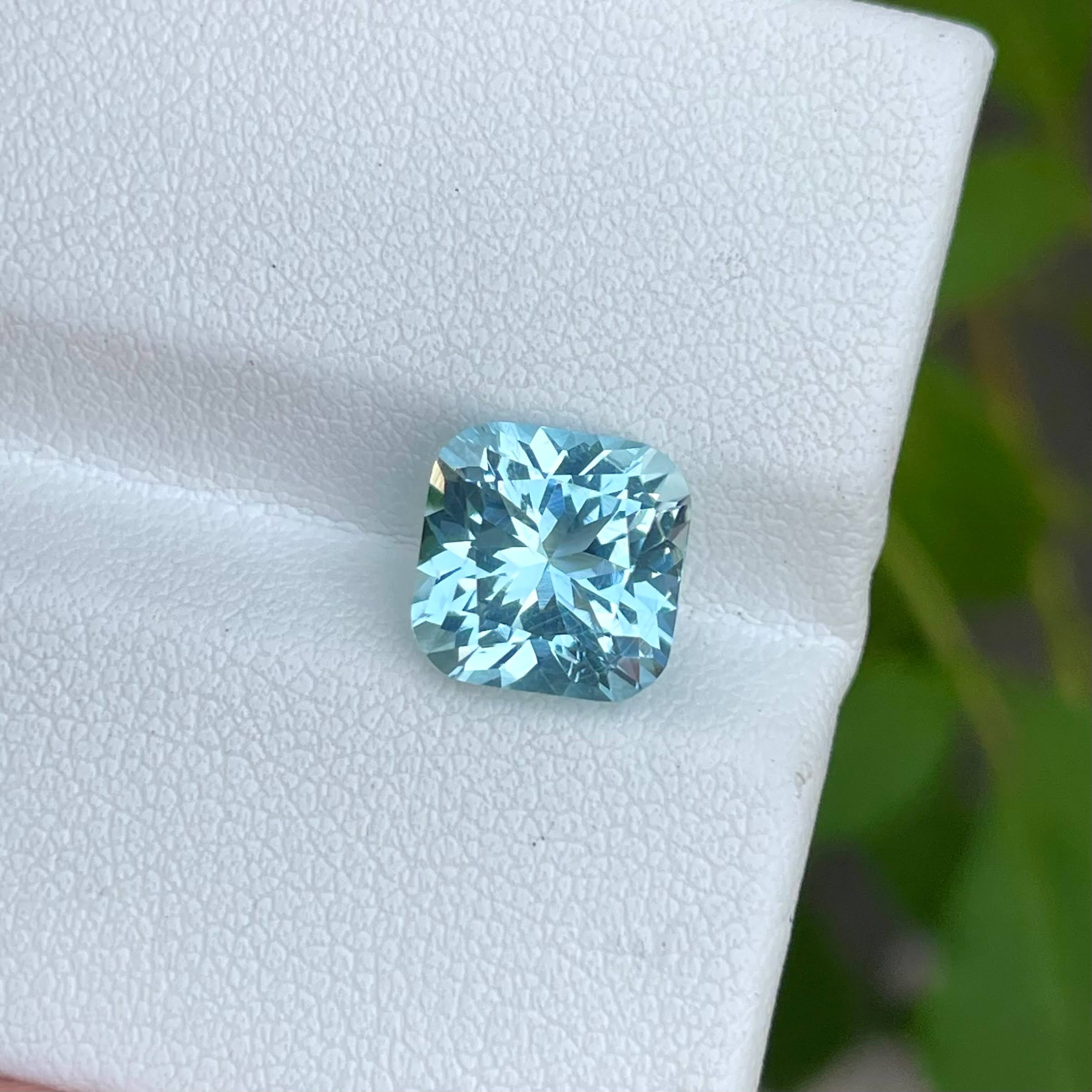Light Blue Aquamarine Gemstone — view 2