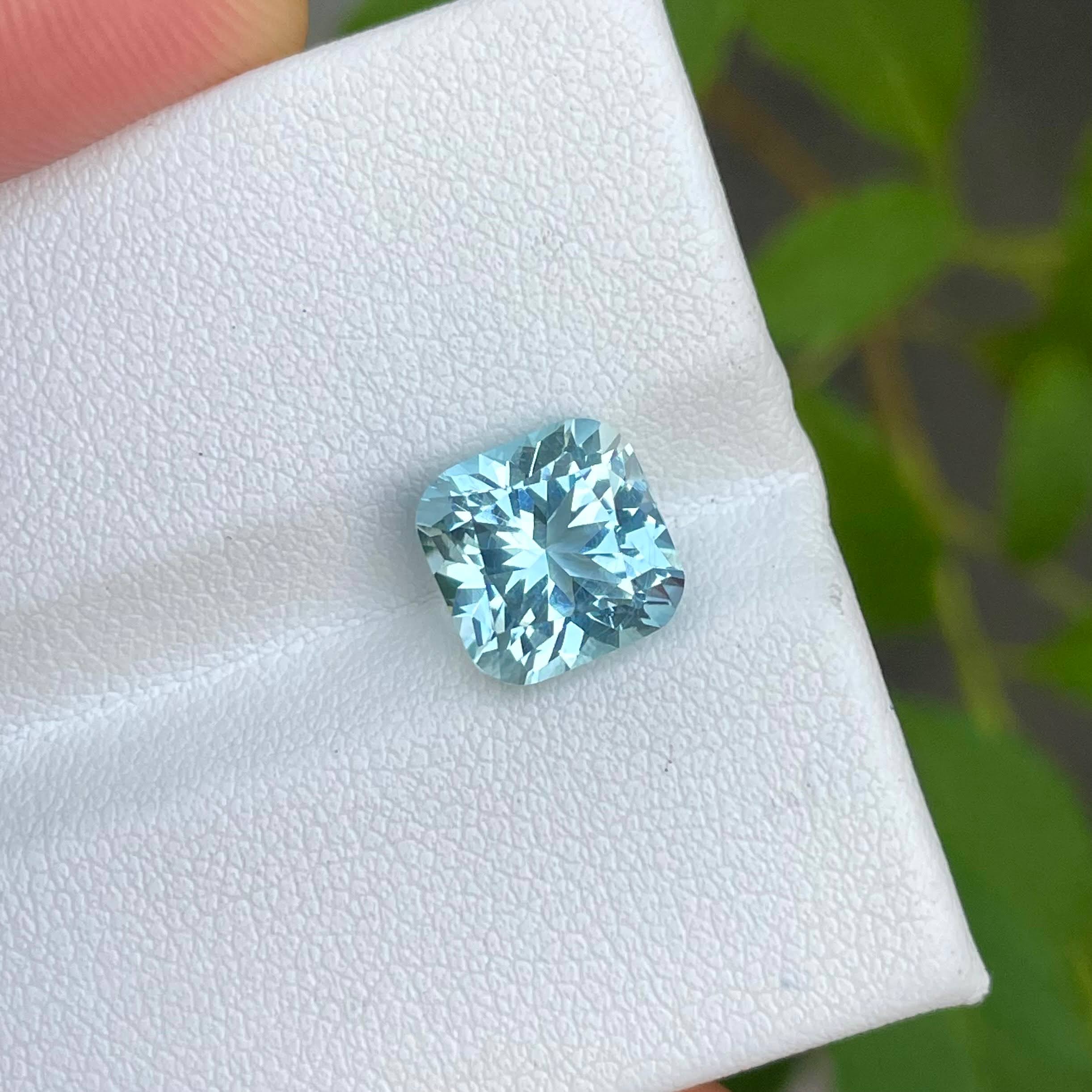 Light Blue Aquamarine Gemstone — view 3