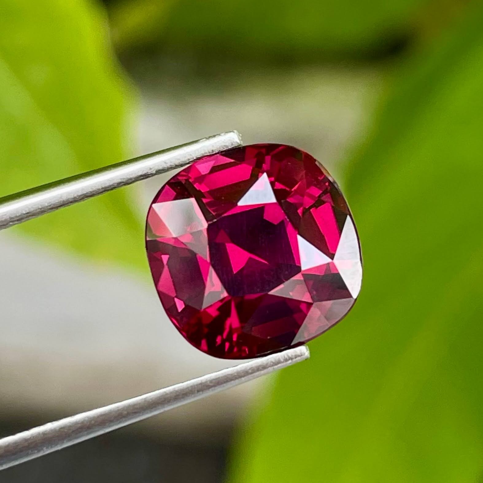 6.94 Carats Fire Reddish Pink Garnet Cushion Cut Natural Tanzanian Gemstone — view 1