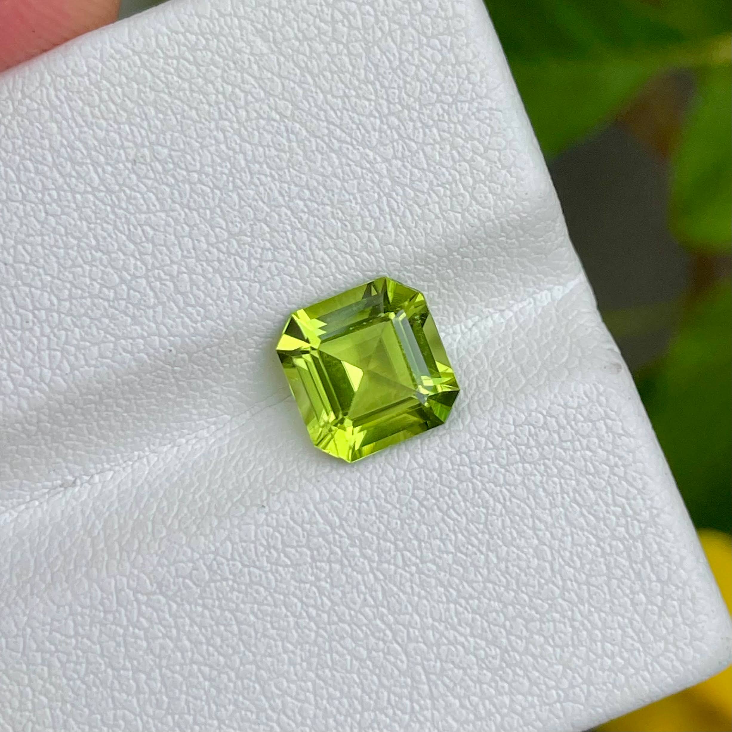 2.35 Carats Green Peridot Stone Asscher Cut Natural Pakistani Gemstone — view 1