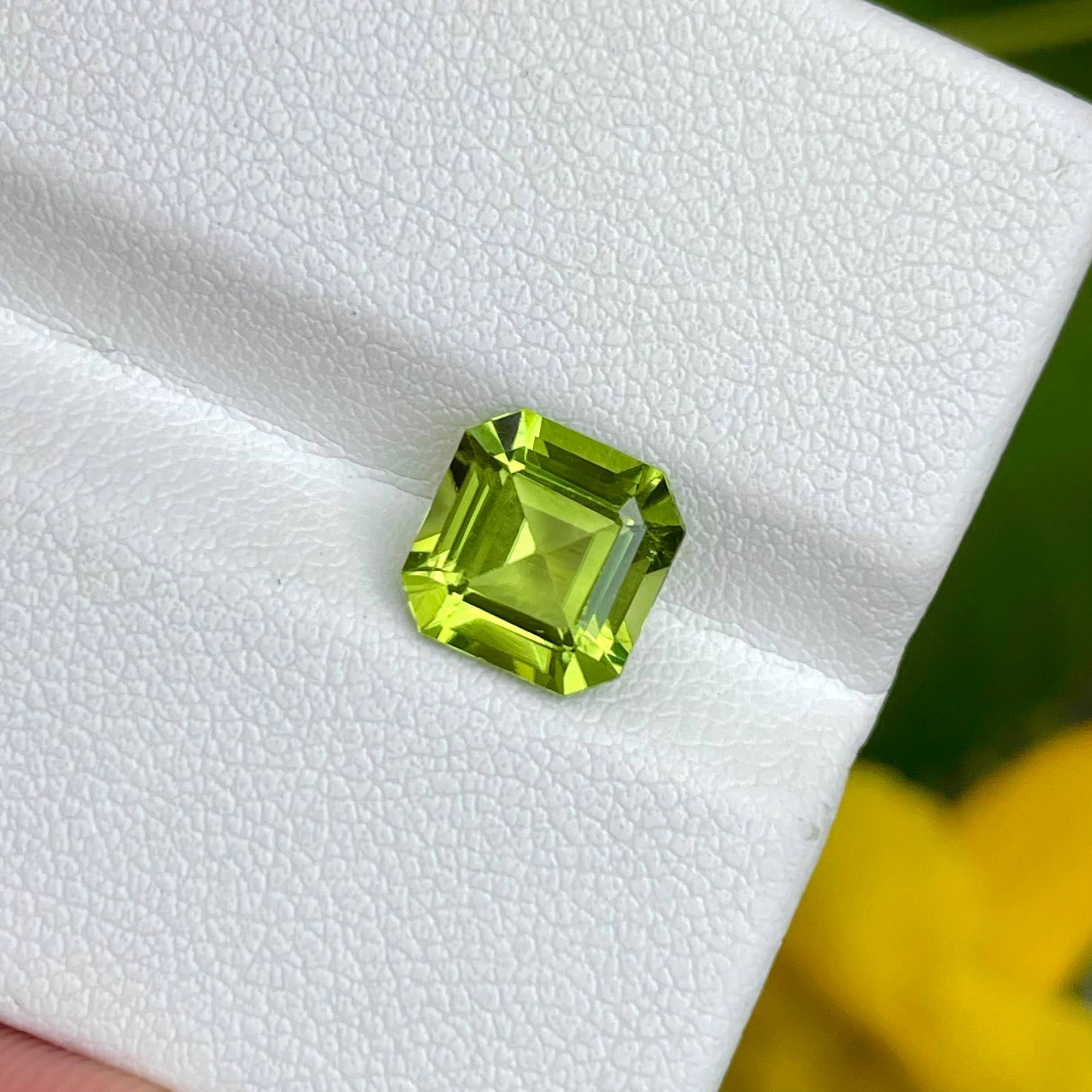 2.35 Carats Green Peridot Stone Asscher Cut Natural Pakistani Gemstone — view 3