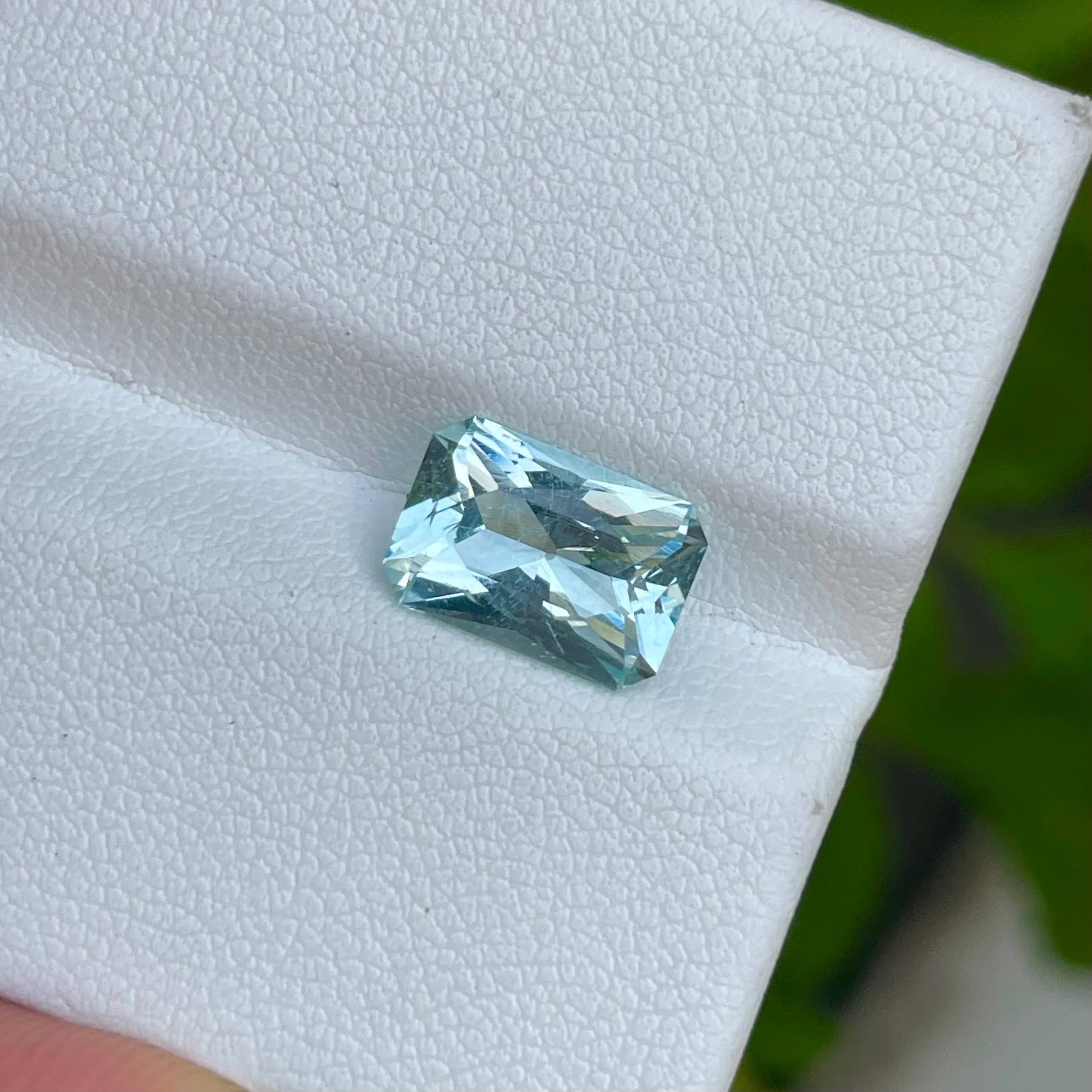 2.25 Carats Blue Aquamarine Stone Scissor Cut Natural Nigerian Gemstone — view 1