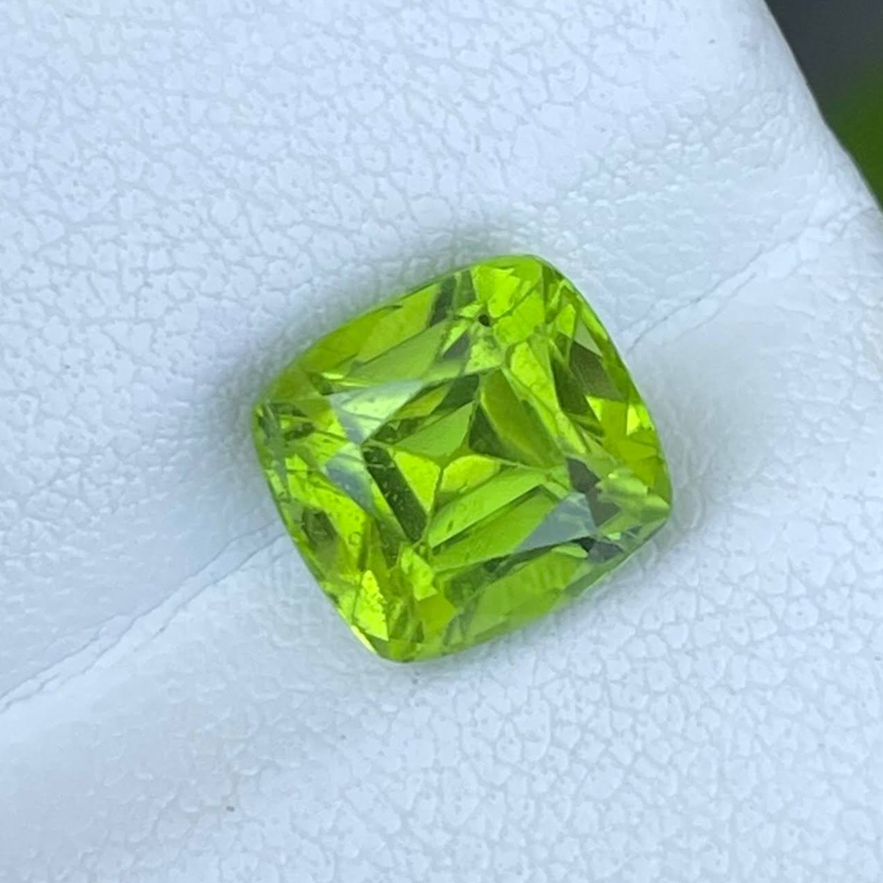 4.25 Carats Soft Green Peridot Stone Cushion Cut Natural Pakistani Gemstone