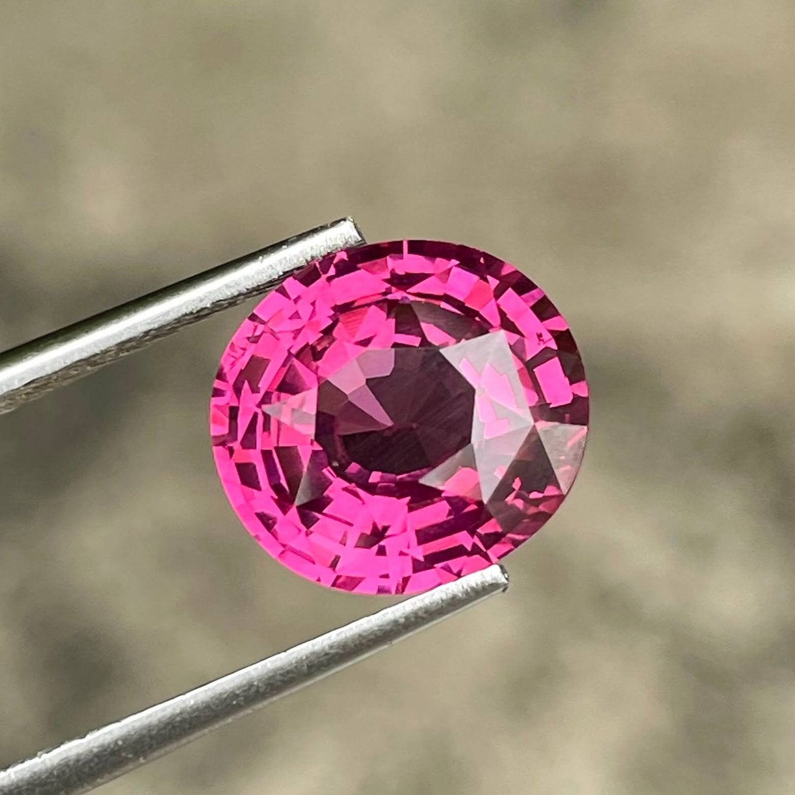 4.66 carats Hot Pink Garnet Stone Oval Cut Natural Nigerian Gemstone — view 5