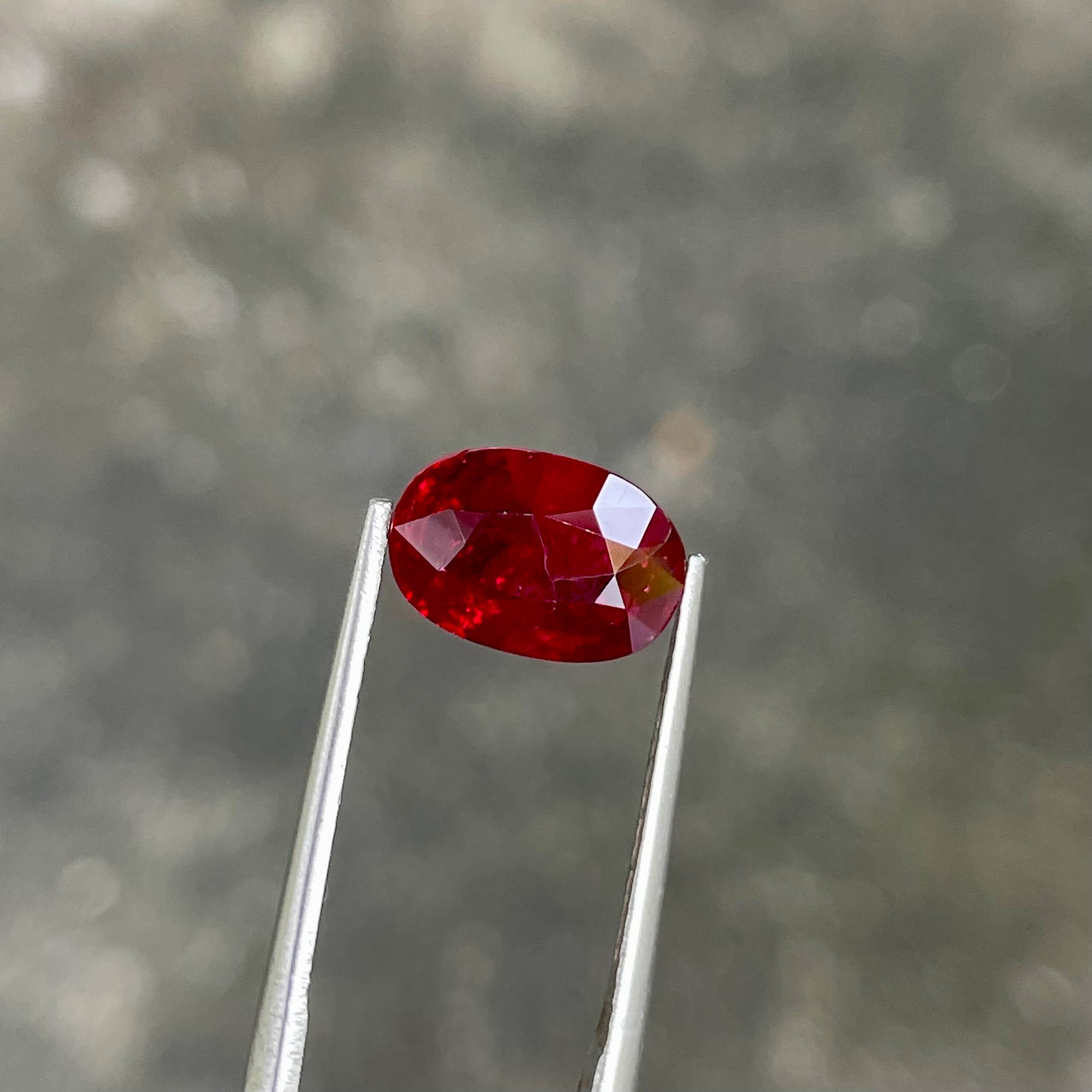 3.13 carats Blood Red Ruby Stone Oval Cut Natural Mozambique's Gemstone — view 1